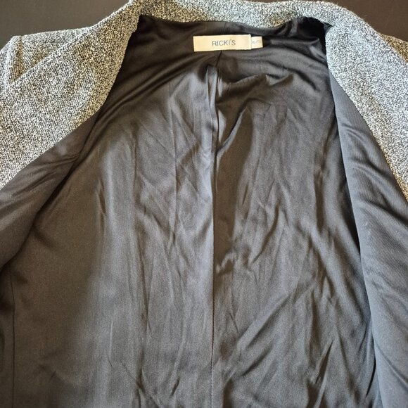 Blazer - Picture 6 of 10